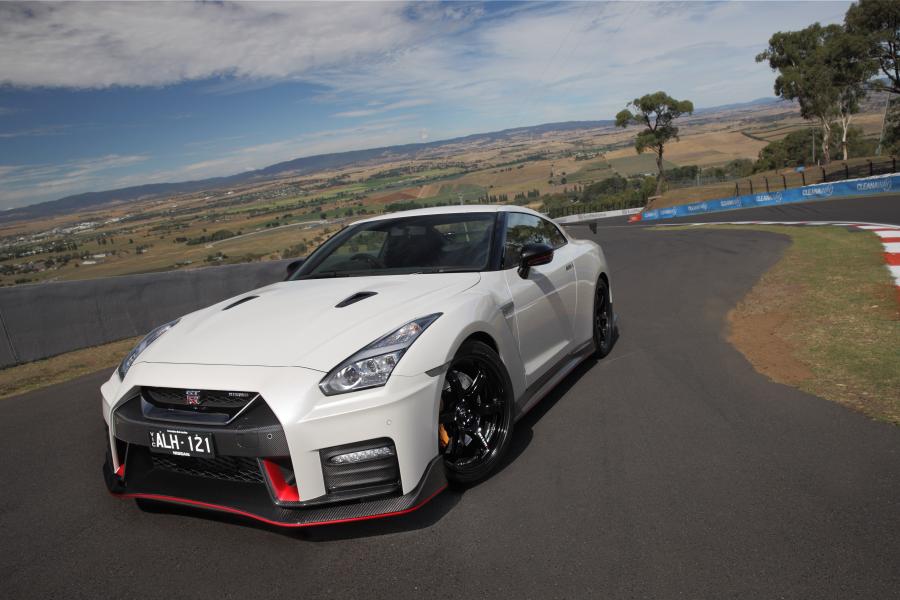  Nissan GT-R Nismo 2017 года  (AU) (фото 19 из 34)
